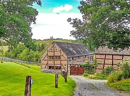 Ferme De Leuze Rustieke Nabij Durbuy, Eigen Laadpalen Bed & Breakfast
